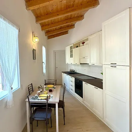Nura's - Casa Linda Center Alghero