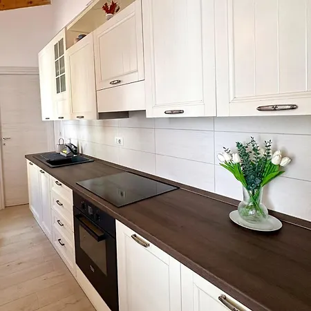 Nura's - Casa Linda Center Alghero