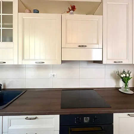 Nura's - Casa Linda Center Apartament *