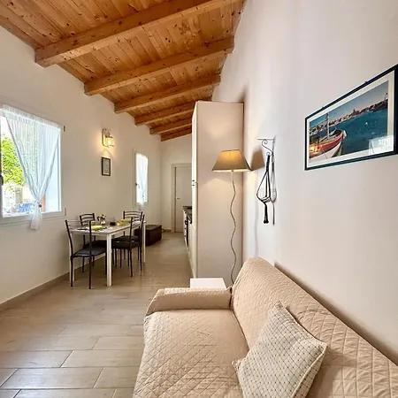 Nura's - Casa Linda Center *