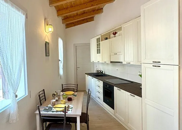 Nura's - Casa Linda Center Alghero
